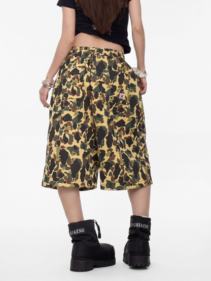 Underflow - Women's Camouflage Elastic Waist Wide-Leg Cropped Pants
